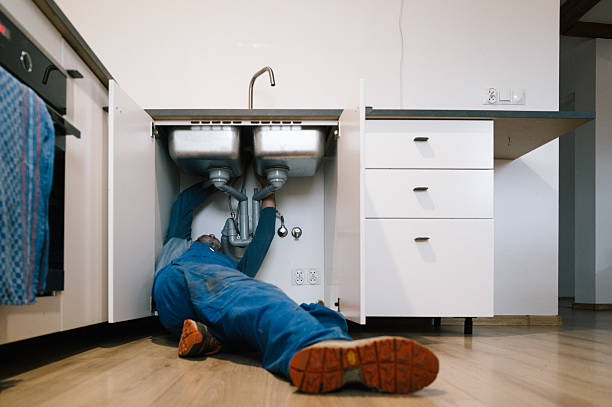 Professional Emergency Plumber technician working in New Oxford, PA